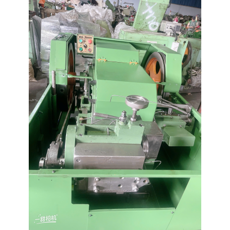 Máy dập đầu ốc vít
